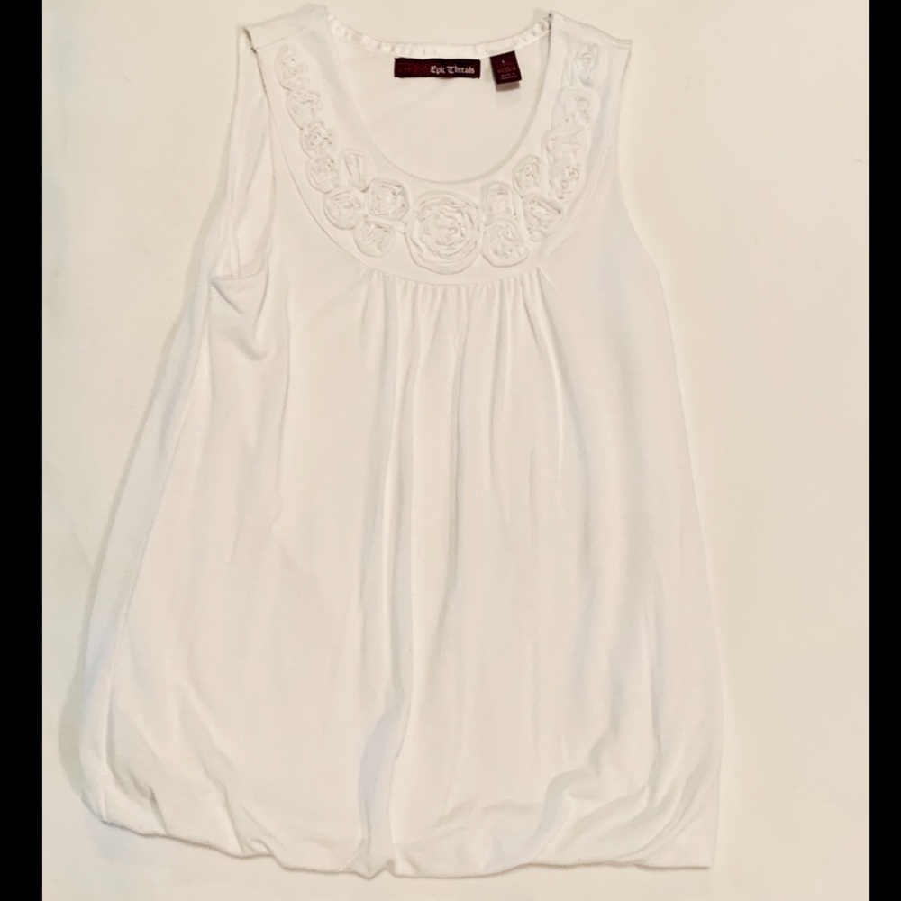 White tank top with rose detail, balloon bottom